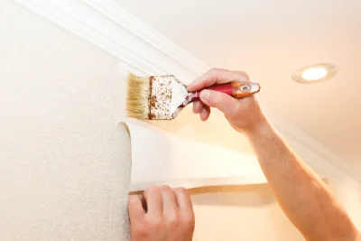 Pose de papier peint à la Giettaz — revêtements muraux et toiles de verre